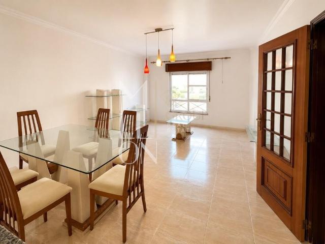 T2 com 95m² na Tapada das Mercês | Sala 31m² | 2 Frentes Solares