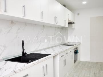 T2 com cozinha remodelada, luminoso e bem localizado em Odivelas