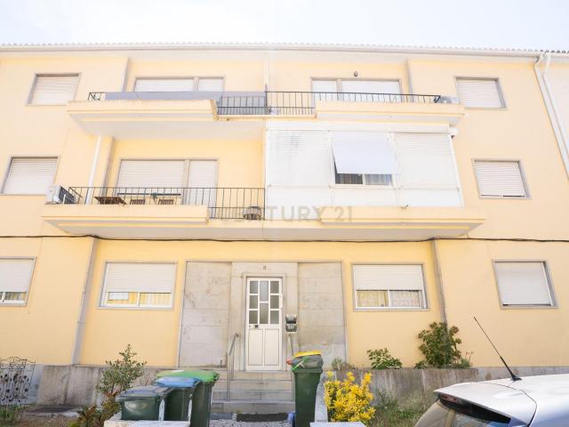 T2 com aproveitamento do sótão e logradouro em Alvalade | Excelente localização | 1.400 €/mês