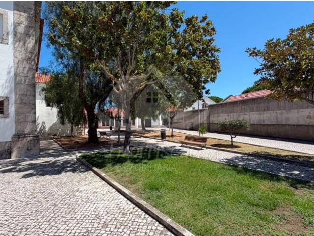 T2 com arrecadação para Venda em Santa Iria de Azóia