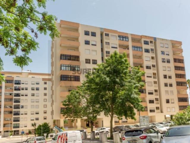 T2 com Box para 2 viaturas | Ótimas Áreas | Varanda | Póvoa de Santa Iria