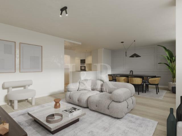 Apartamento T2 com estacionamento junto à Praça de Espanha