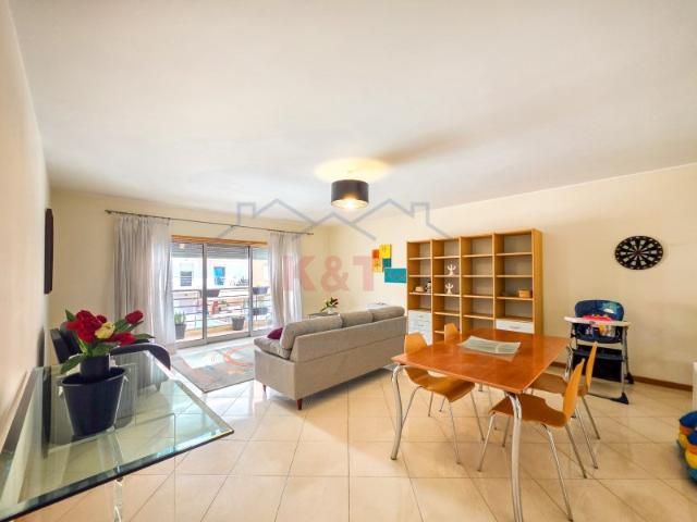 T2 com garagem para arrendamento anual Encosta da Marina
