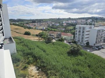 T2 com dois parqueamentos, situado na Quinta dos Fartos, Apelação
