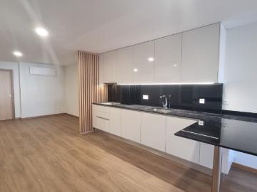 T2 com Espaço Comercial e Garagem para 2 Carros | Palácio do Gelo