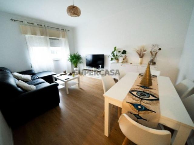 T2 com Excelente Localização em Agualva Cacém | Ideal para Habitação Própria ou Investimento