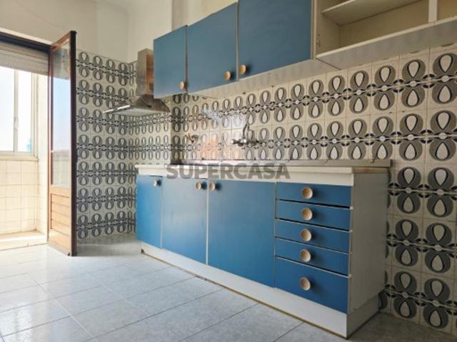 T2 com excelentes áreas e elevado potencial de valorização no Bairro Salgado, em Setúbal