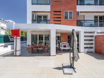 T2 com fantástico Terraço em Nova Queijas