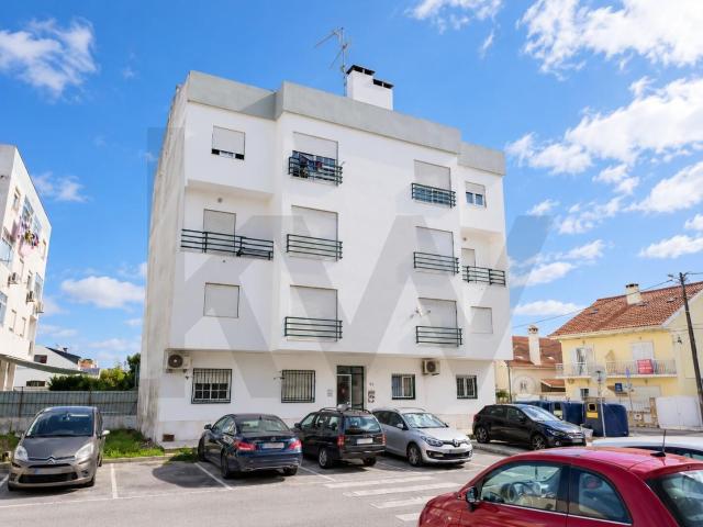 T2 com Lareira, Varanda e Arrecadação | Quinta do Conde