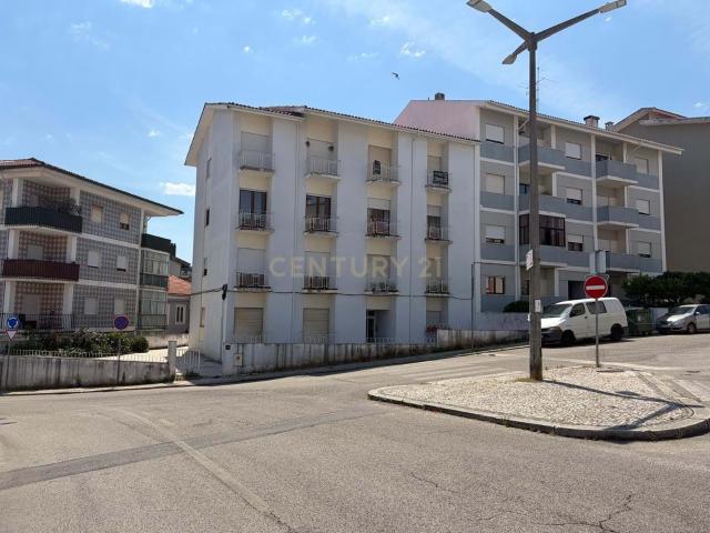 T2 com Sótão no Bairro Norton de Matos