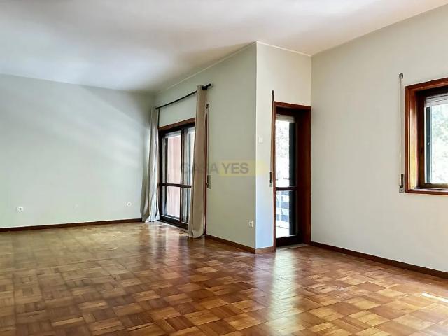 T2 com suite, varanda e garagem — Foz do Douro, a 5 min da praia