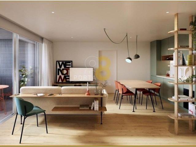 T3 com Suite, Varanda e 2 Lugares de Garagem | Maia