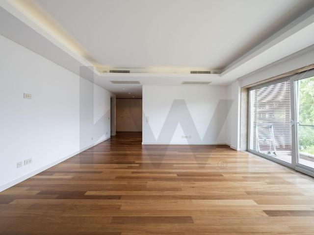 T2 com Piscina e Varandas | Condomínio Privado Garden Residence | A apenas 10 minutos de Lisboa