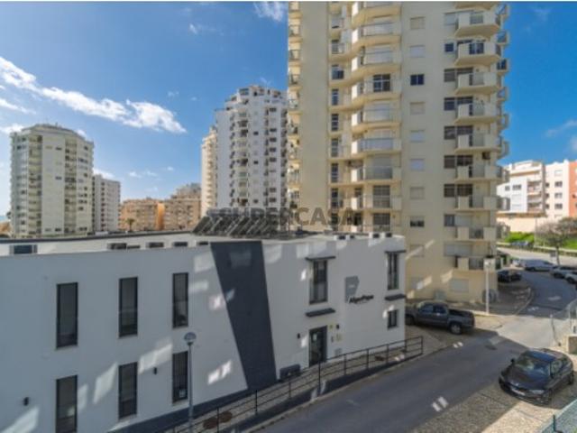 T2 com terraço 22,50m2 a 300 metros da costa