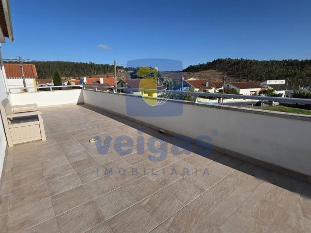 T2 com Terraço 30m², Vista de Campo e Garagem para 2 Carros. 98m² Campelos e Outeiro da Cabeça