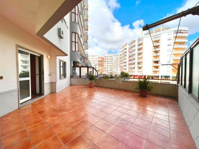 T2 com Terraço e Garagem no Centro de Setúbal