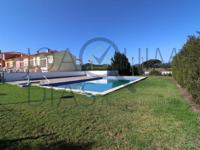 T2 com Terraço e garagem Privada, Piscina e Parque infantil