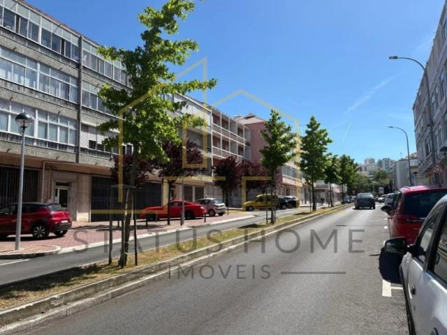 T2 com Terraço Exclusivo: O Seu Refúgio Urbano na Damaia!