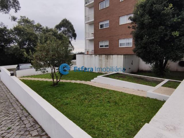 T2 com terraço junto à estação da Palmilheira