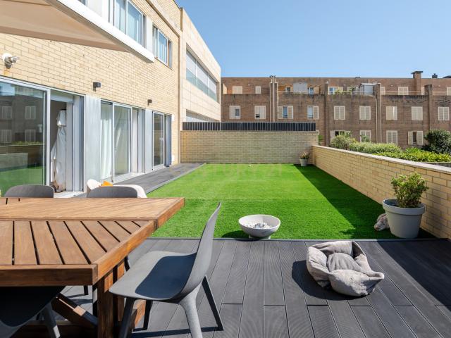 T2 com terraço junto à Praia Lavra