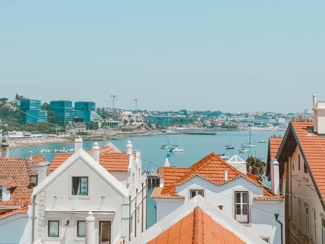 T2 com Terraço Privativo e Vista Mar no Centro Histórico de Cascais