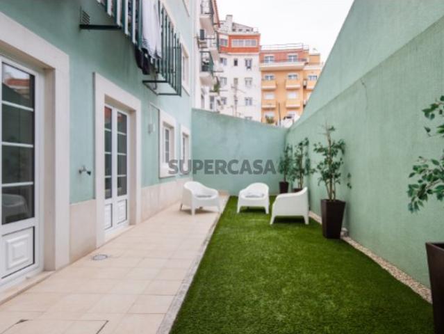 T2 com TERRAÇO em Alcântara Lisboa