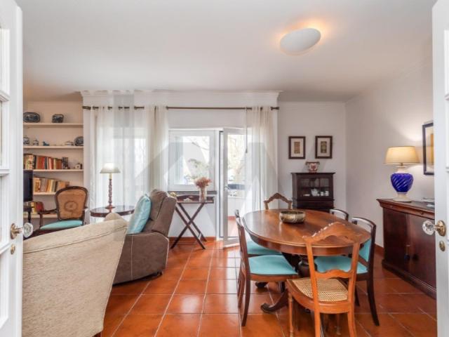 T2 com Varanda | Centro de Carcavelos