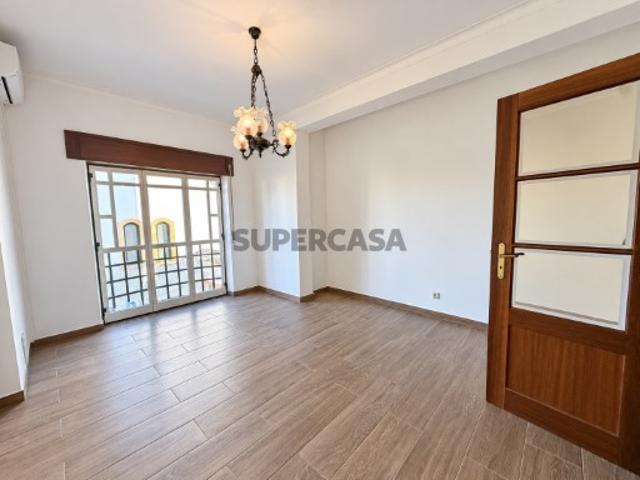 T2 com varanda e muita luz natural em Montemor o Novo