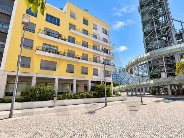 T2 com varanda e garagem no Parque das Nações