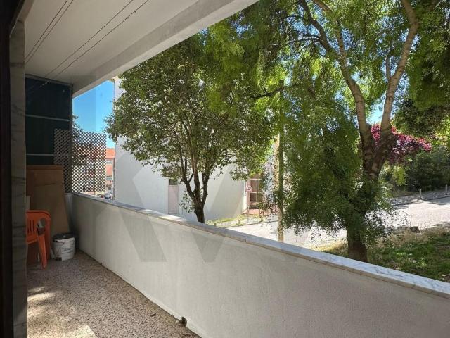 T2 com Varanda e Vista Rio – Localização Premium na Póvoa de Santa Iria