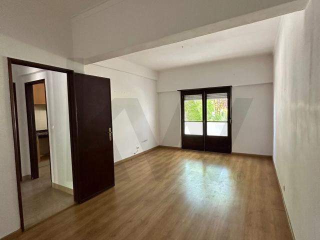 T2 com Varanda e Vista Rio – Localização Premium na Póvoa de Santa Iria