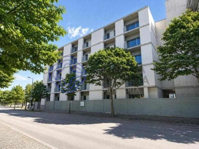 T2 com varanda, garagem e arrumo – Nasoni, Porto 92m² Campanhã