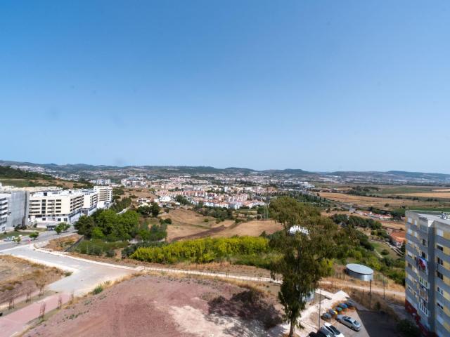 T2 com Vista Desafogada e Arrecadação | Santo António dos Cavaleiros