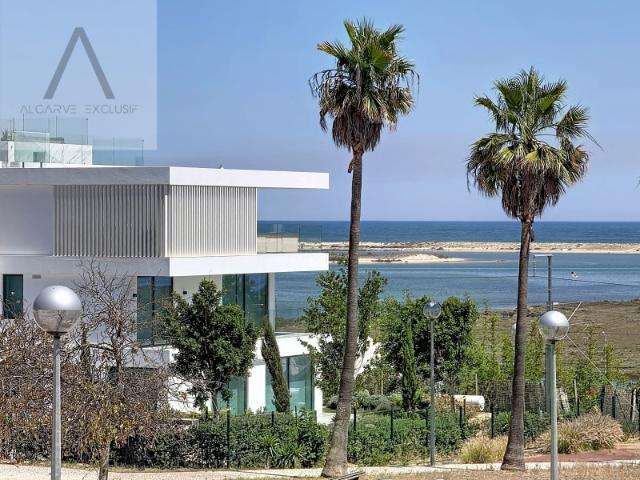 T2 com vista mar e terraço grande, Fuseta