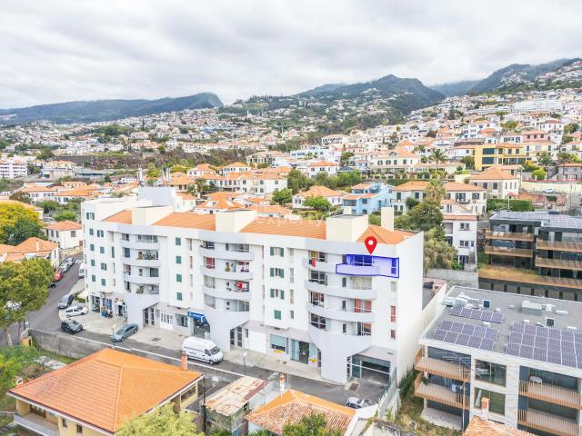 T2 com Vista Porto do Funchal no Último Piso | Conde de Carvalhal, Madeira