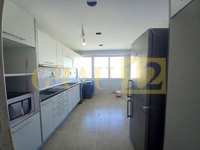 T2 Como Novo no Carregado | Remodelação Total | Excelente Oportunidade