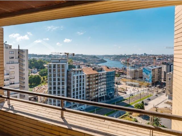T2 completamente remodelado, Mafamude 83m² Mafamude