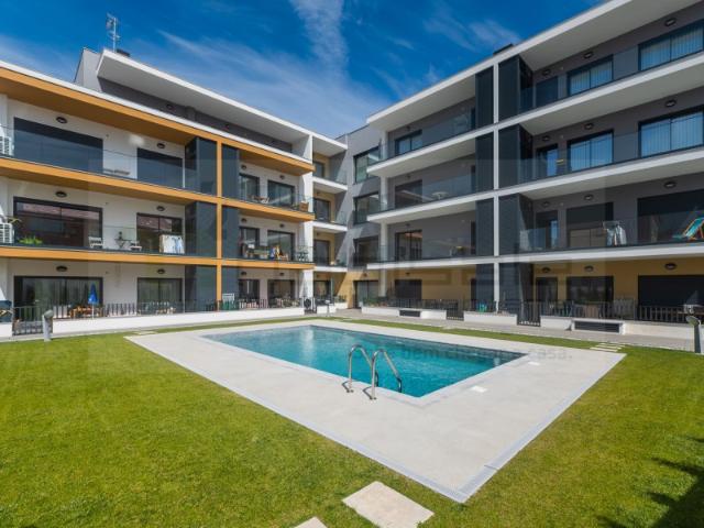 T2 construção nova em condomínio fechado com piscina e garagem
