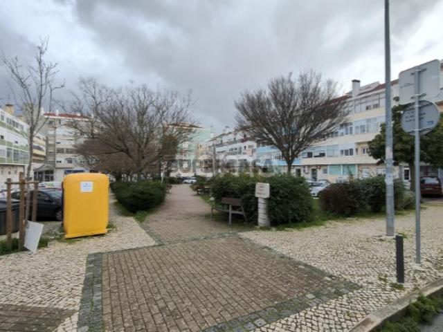 T2 Damaia Junto à Estação