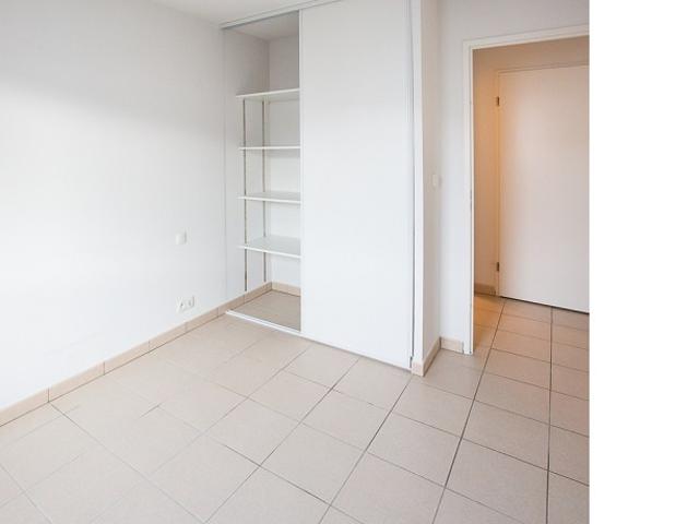 T2 de 42.10 m² à La Riche, avec parking privé et balcon