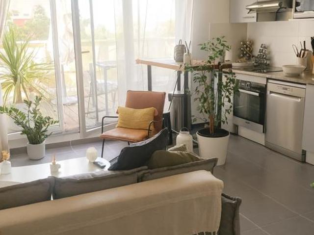T2 de 42 m2 avec terrasse de 27m2 et parking à Croix Daurade