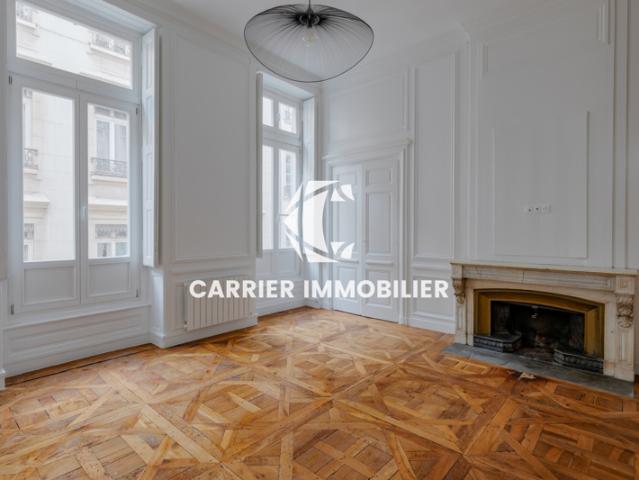 T2 de 44m2 avec Mezzanine entièrement rénové Rue Auguste C