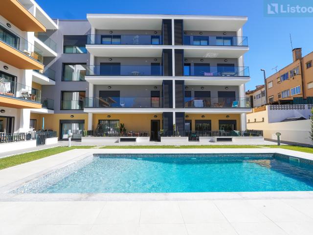 T2 de 2025, em condomínio privado com piscina e jardim, na Malveira