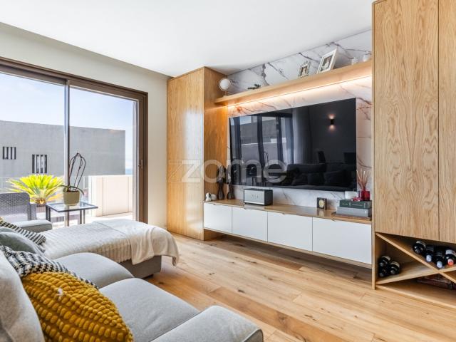T2 de 2025 vista mar| Varanda | Piscina | 3 min a pé da praia