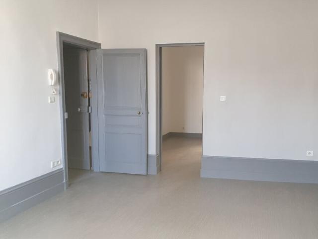 T2 DE 36 M² PLACE DE LA MOTTE