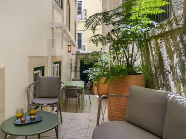 T2 de exceção renovado com terraço privativo 25 m² e ambiente calmo em São Vicente Alfama