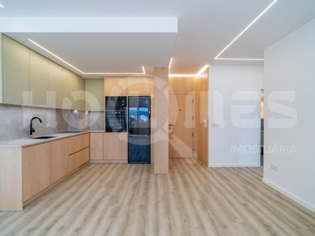 T2 de Luxo no Último Andar | Vista Mar, Serra e Cidade | Cen. 69m² São Pedro