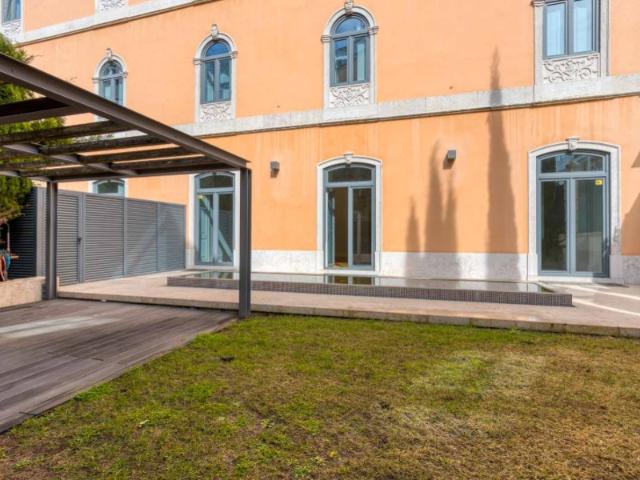 T2 de luxo com jardim de 140m2 e garagem na Estrela