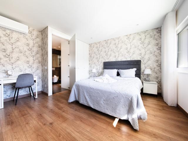 T2 de Luxo com Piscina, Ginásio e Garagem
