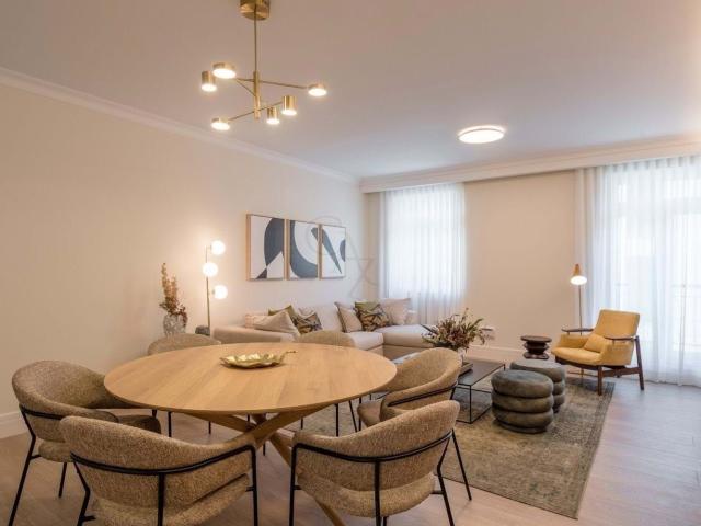 T2 de Luxo com Piscina, Jardim, Estacionamento em Lisboa 110m² Estrela